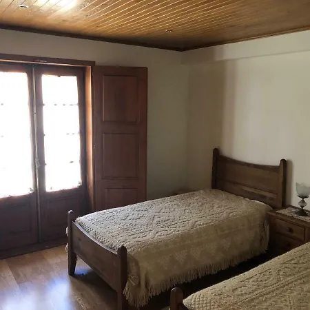 Casa Da Ponte Rio De Onor Gerendaház *