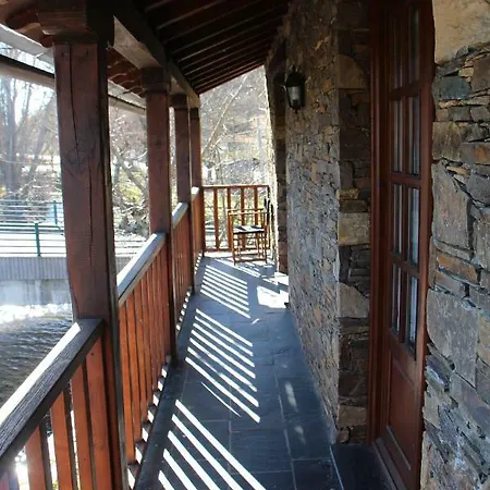 Casa Da Ponte Rio De Onor Gerendaház *