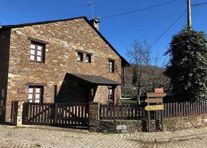 Casa Da Ponte Rio De Onor بيت خشبي *